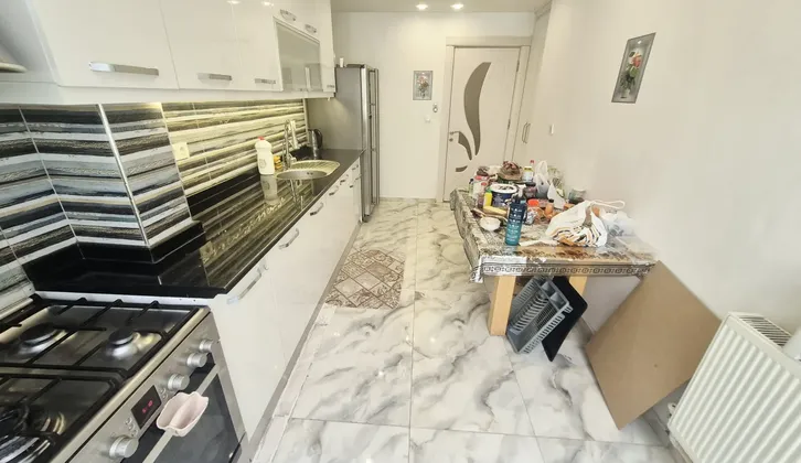 Buca Yiğitler Mahallesi'nde Muhteşem Bahçeli Geniş 4+1 Yüksek Giriş Satılık Daire