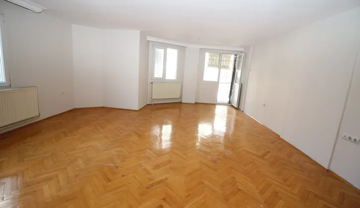 Basınsitesi De Doğalgazlı Asansörlü Otoparklı Geniş 3+1