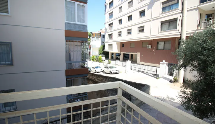 Basınsitesi De Doğalgazlı Asansörlü Otoparklı Geniş 3+1