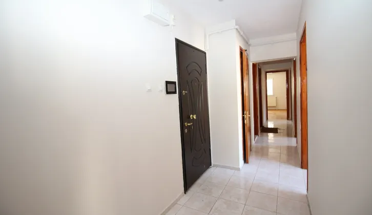 Basınsitesi De Doğalgazlı Asansörlü Otoparklı Geniş 3+1