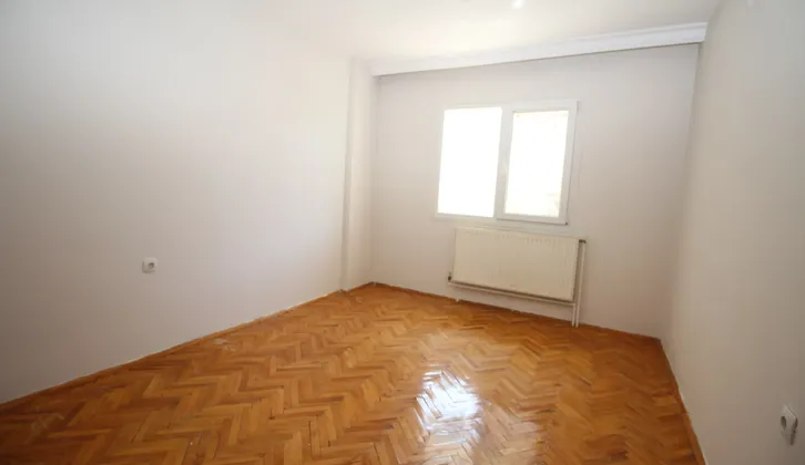 Basınsitesi De Doğalgazlı Asansörlü Otoparklı Geniş 3+1