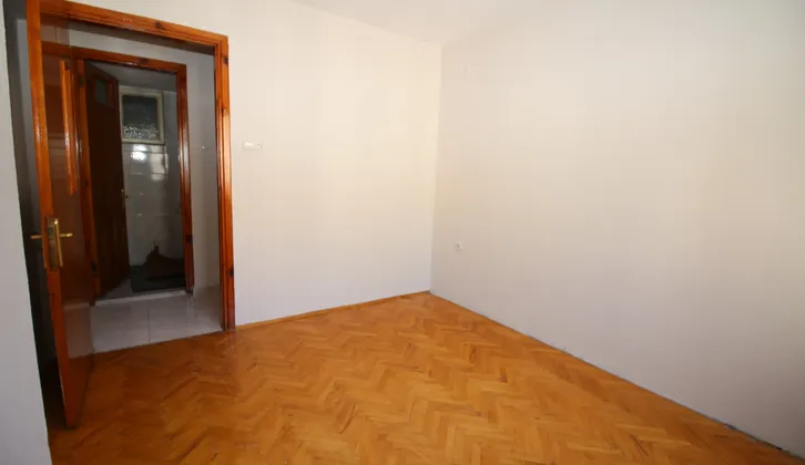 Basınsitesi De Doğalgazlı Asansörlü Otoparklı Geniş 3+1