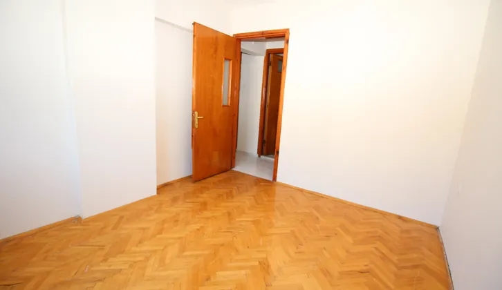 Basınsitesi De Doğalgazlı Asansörlü Otoparklı Geniş 3+1