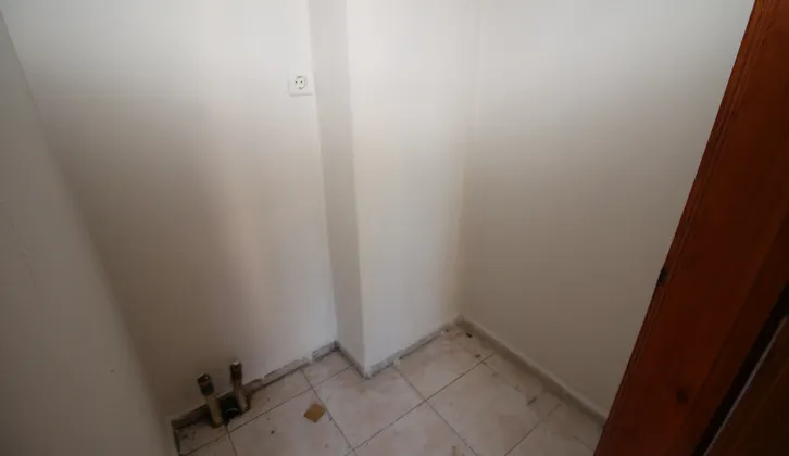 Basınsitesi De Doğalgazlı Asansörlü Otoparklı Geniş 3+1