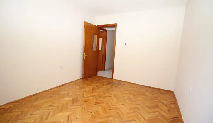 Basınsitesi De Doğalgazlı Asansörlü Otoparklı Geniş 3+1