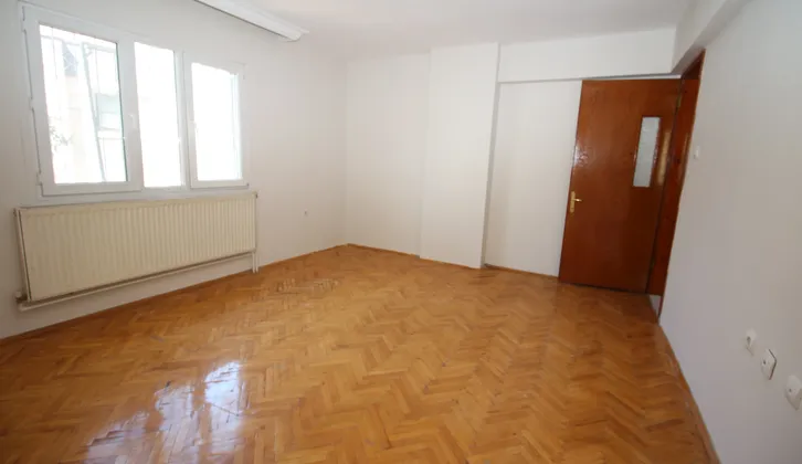 Basınsitesi De Doğalgazlı Asansörlü Otoparklı Geniş 3+1