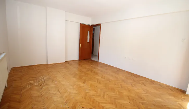 Basınsitesi De Doğalgazlı Asansörlü Otoparklı Geniş 3+1