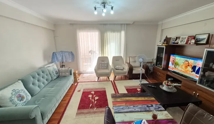 Buca Efeleler Mahallesinde Ara Kat Ebeveyn Banyolu 3+1 Satılık Daire
