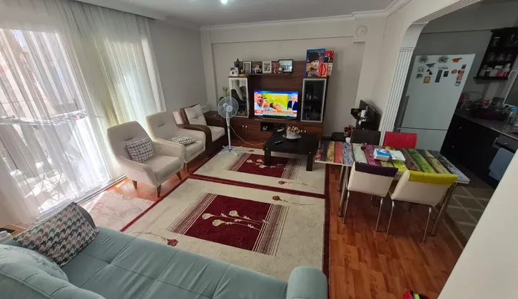 Buca Efeleler Mahallesinde Ara Kat Ebeveyn Banyolu 3+1 Satılık Daire