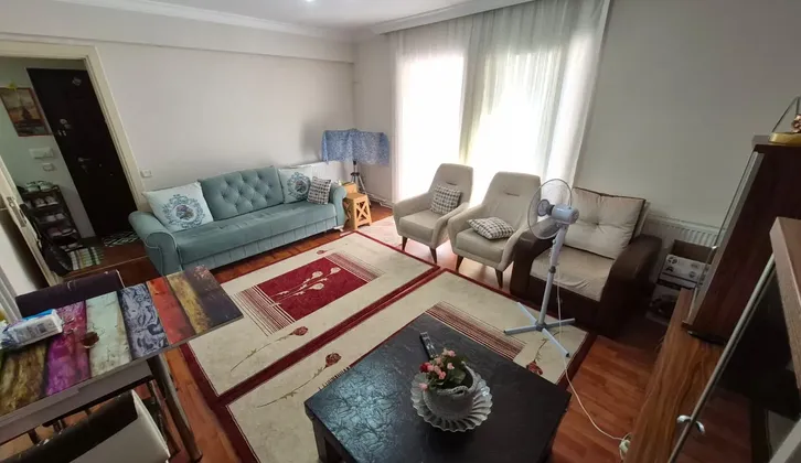 Buca Efeleler Mahallesinde Ara Kat Ebeveyn Banyolu 3+1 Satılık Daire