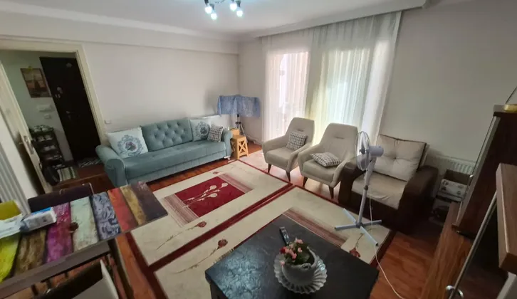 Buca Efeleler Mahallesinde Ara Kat Ebeveyn Banyolu 3+1 Satılık Daire