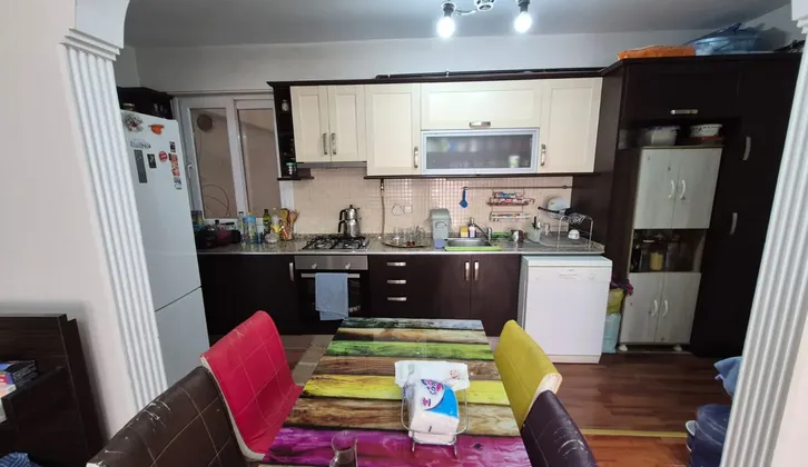 Buca Efeleler Mahallesinde Ara Kat Ebeveyn Banyolu 3+1 Satılık Daire