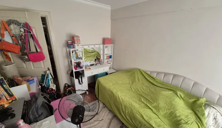 Buca Efeleler Mahallesinde Ara Kat Ebeveyn Banyolu 3+1 Satılık Daire