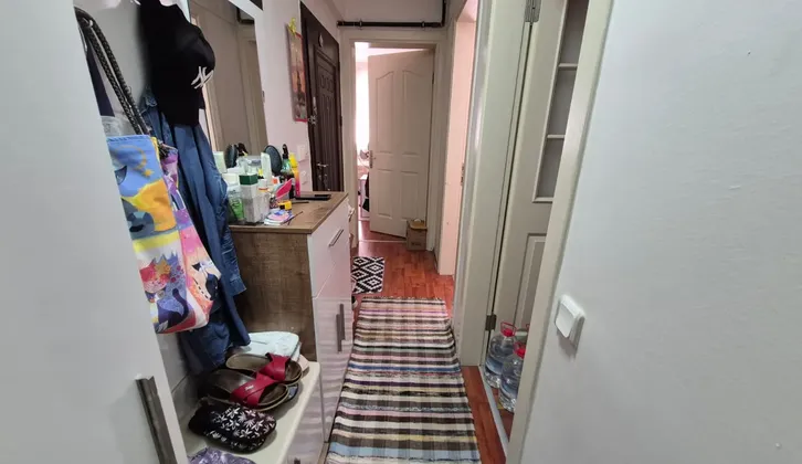 Buca Efeleler Mahallesinde Ara Kat Ebeveyn Banyolu 3+1 Satılık Daire
