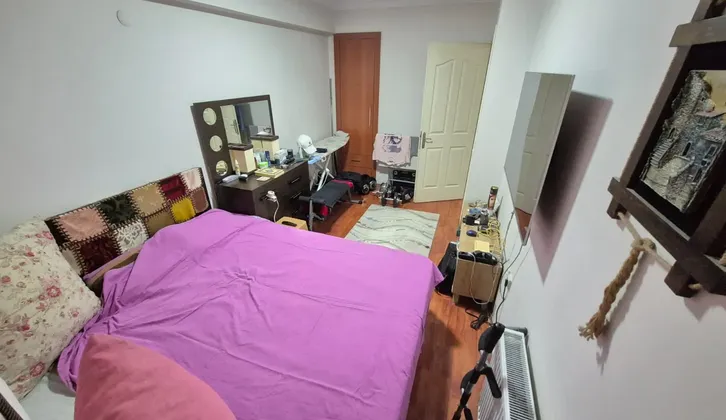 Buca Efeleler Mahallesinde Ara Kat Ebeveyn Banyolu 3+1 Satılık Daire