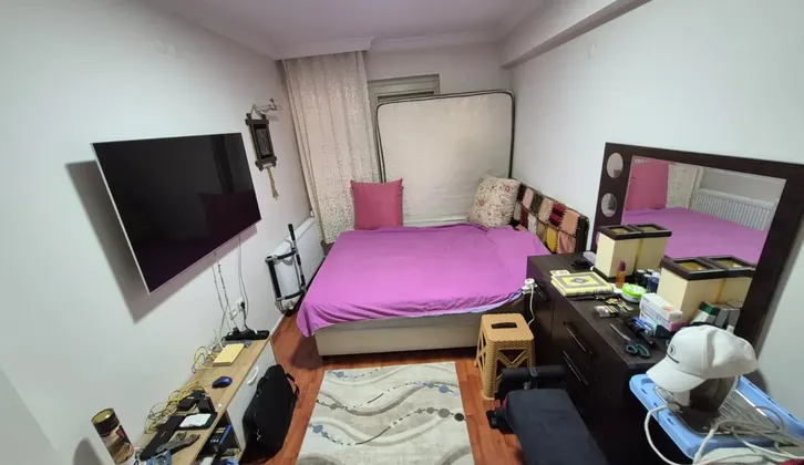 Buca Efeleler Mahallesinde Ara Kat Ebeveyn Banyolu 3+1 Satılık Daire