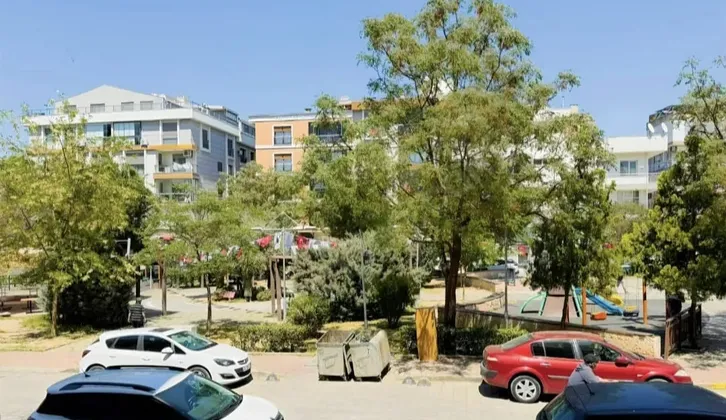 Uçar Emlaktan Nergis Parkına Cepheli İşlek Bölgede Satılık Dükkan