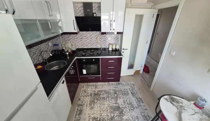Laleli Mahallesi 8 Yillik Çift Cephe 2+1 Satilik Daire
