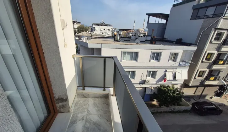 Laleli Mahallesi 8 Yillik Çift Cephe 2+1 Satilik Daire