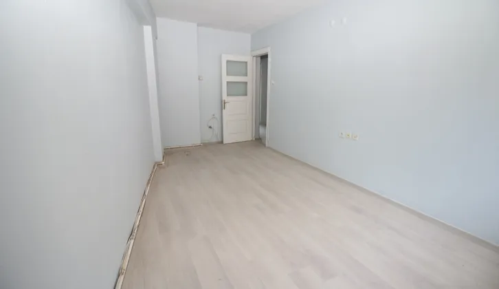 Ödemiş Fırını Yakını Doğalgazlı,tadilatlı 2+1 Arakat
