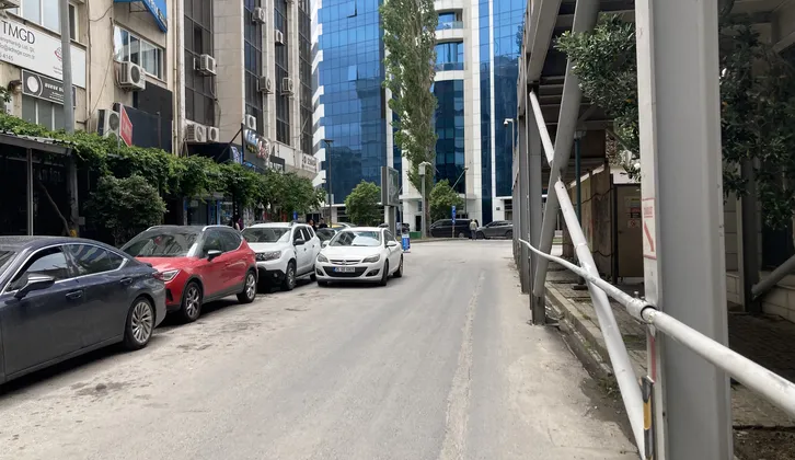E.Hilton karşısı Sezer Doğan Sok Büyükbaş İşhanı Kiralık Ofis