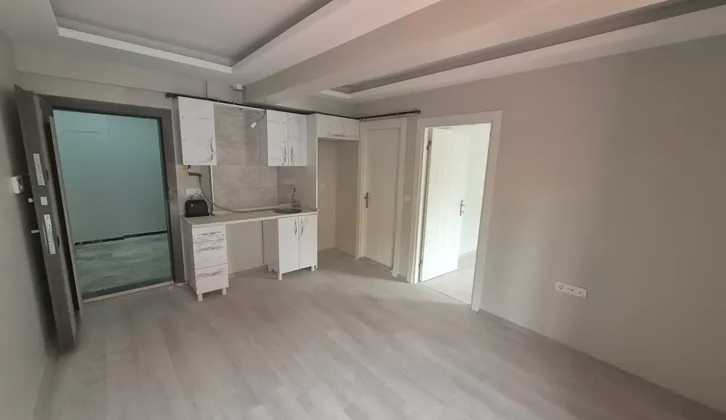 İzban'a Yakın Site İçerisinde Asansörlü 1+1 Kiralık Daire