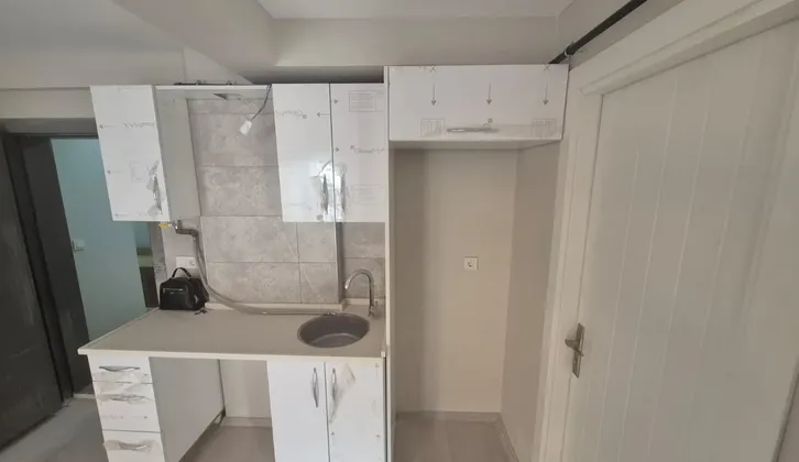 İzban'a Yakın Site İçerisinde Asansörlü 1+1 Kiralık Daire