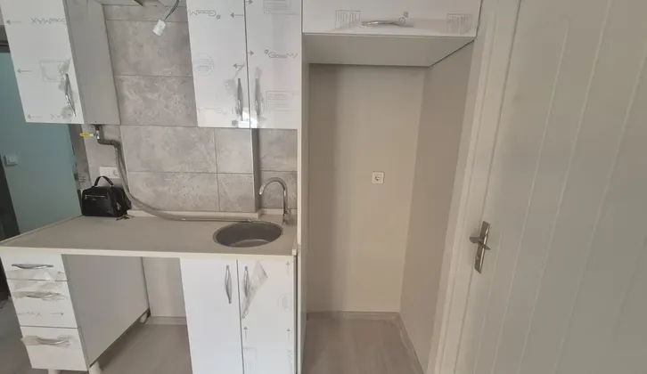 İzban'a Yakın Site İçerisinde Asansörlü 1+1 Kiralık Daire