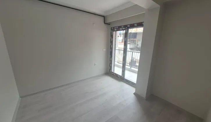 İzban'a Yakın Site İçerisinde Asansörlü 1+1 Kiralık Daire
