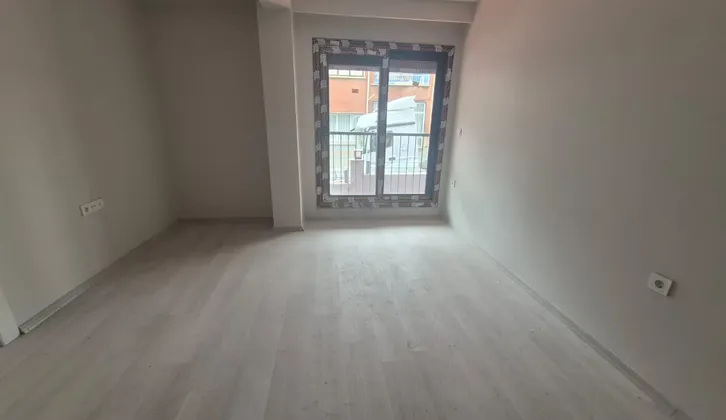 İzban'a Yakın Site İçerisinde Asansörlü 1+1 Kiralık Daire