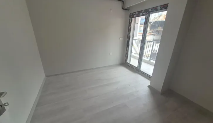 İzban'a Yakın Site İçerisinde Asansörlü 1+1 Kiralık Daire