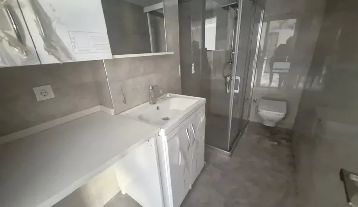 İzban'a Yakın Site İçerisinde Asansörlü 1+1 Kiralık Daire
