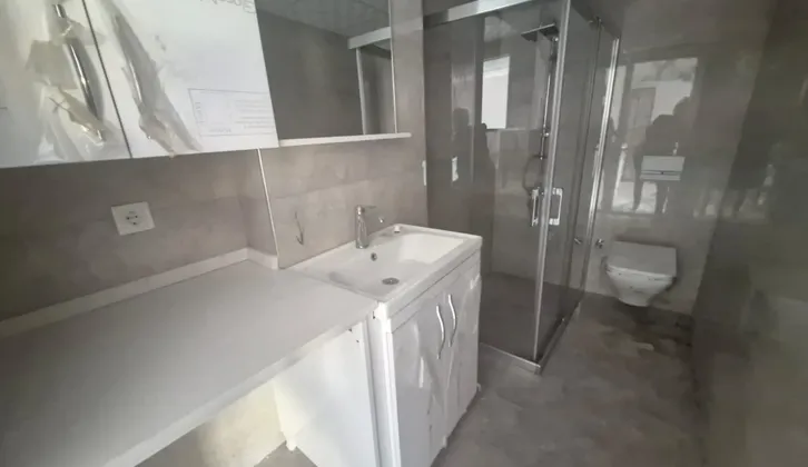 İzban'a Yakın Site İçerisinde Asansörlü 1+1 Kiralık Daire