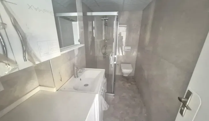 İzban'a Yakın Site İçerisinde Asansörlü 1+1 Kiralık Daire