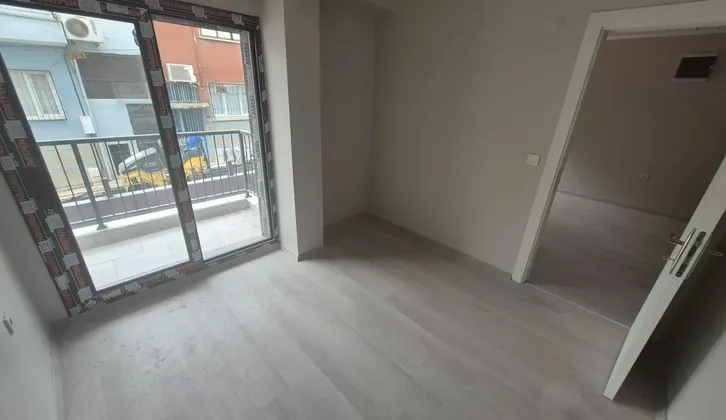 İzban'a Yakın Site İçerisinde Asansörlü 1+1 Kiralık Daire