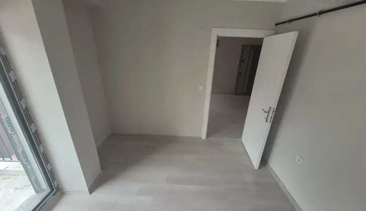 İzban'a Yakın Site İçerisinde Asansörlü 1+1 Kiralık Daire
