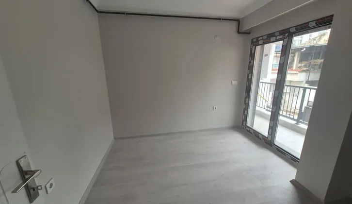 İzban'a Yakın Site İçerisinde Asansörlü 1+1 Kiralık Daire