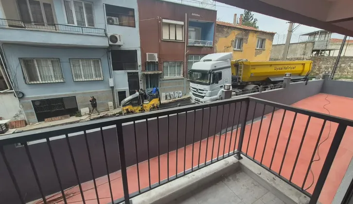 İzban'a Yakın Site İçerisinde Asansörlü 1+1 Kiralık Daire
