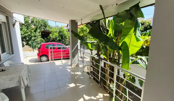 Urla'da Denize 100 Metre Mesafede Müstakil Villa