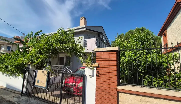 Urla'da Denize 100 Metre Mesafede Müstakil Villa