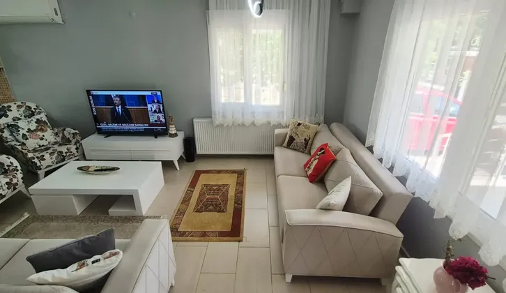 Urla'da Denize 100 Metre Mesafede Müstakil Villa