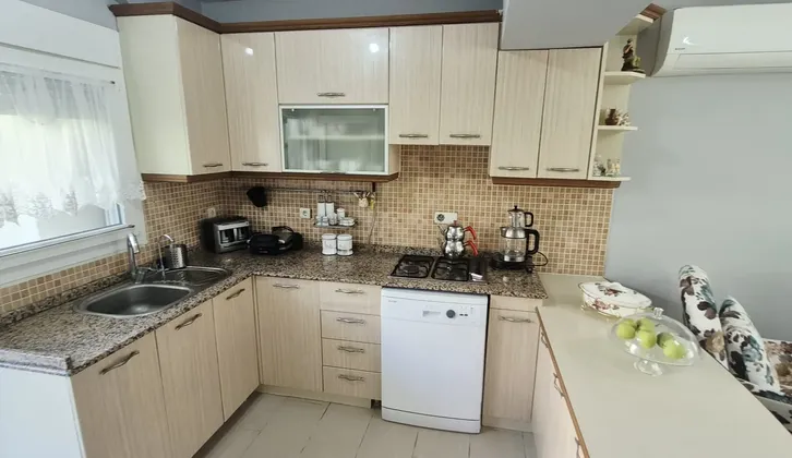Urla'da Denize 100 Metre Mesafede Müstakil Villa