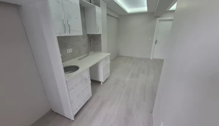 İzban'a Yakın Site İçerisinde Asansörlü 1+1 Sıfır Daire