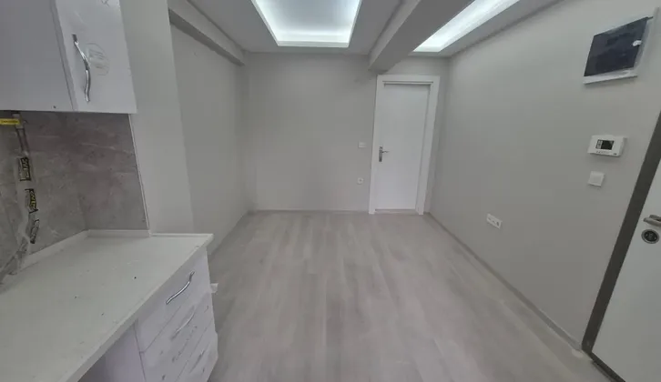 İzban'a Yakın Site İçerisinde Asansörlü 1+1 Sıfır Daire
