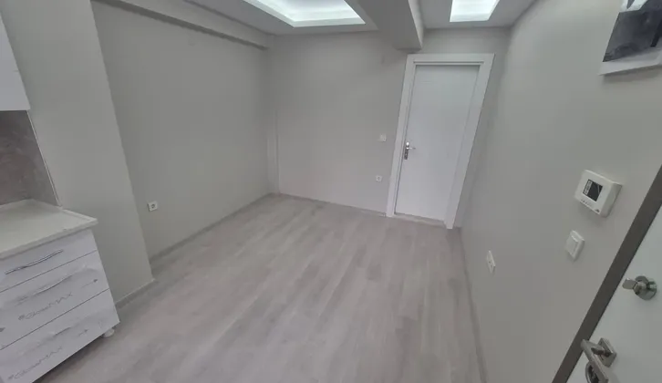 İzban'a Yakın Site İçerisinde Asansörlü 1+1 Sıfır Daire