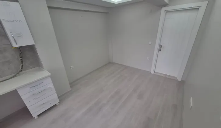İzban'a Yakın Site İçerisinde Asansörlü 1+1 Sıfır Daire