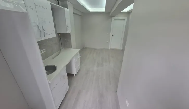 İzban'a Yakın Site İçerisinde Asansörlü 1+1 Sıfır Daire