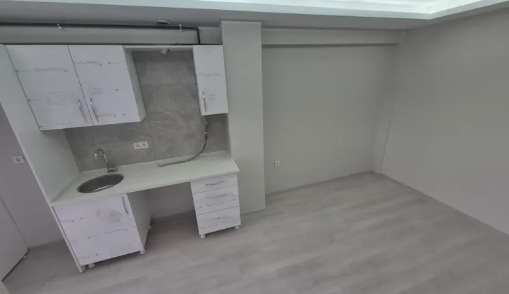 İzban'a Yakın Site İçerisinde Asansörlü 1+1 Sıfır Daire