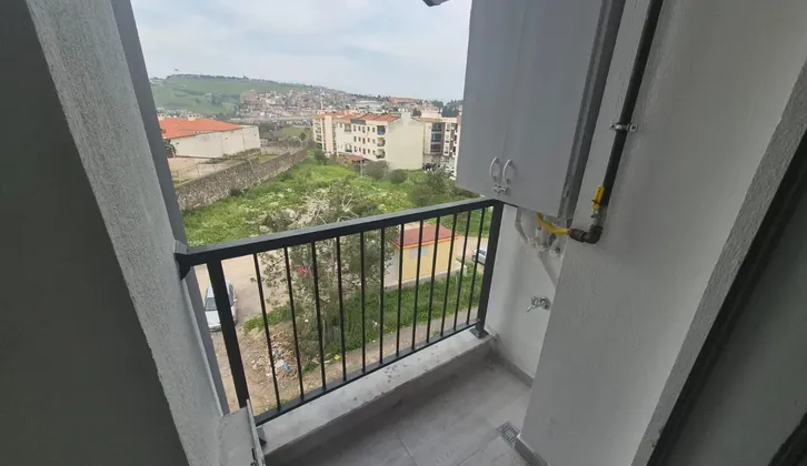 İzban'a Yakın Site İçerisinde Asansörlü 1+1 Sıfır Daire