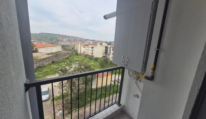 İzban'a Yakın Site İçerisinde Asansörlü 1+1 Sıfır Daire
